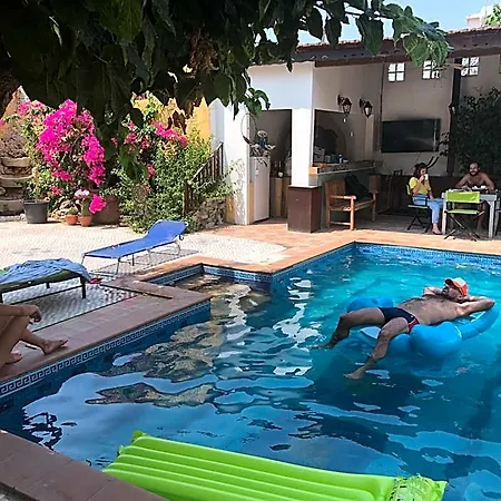 Thermopilon Bed and Breakfast Λάρνακα